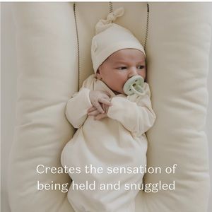 100% ORGANIC baby lounger by Snuggle Me Organic.